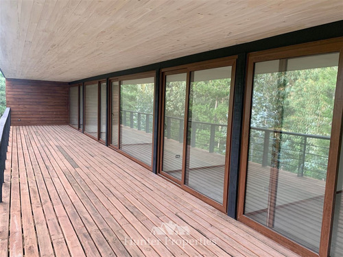 Casa En Venta De 4 Dorm. En Pichilemu