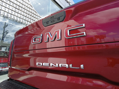 GMC Sierra 6.2 Denali Dvd At