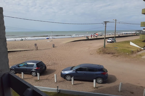 Imagen 8 de 11 de Zona El Gateado 1 Amb Con Cochera Y Salida Directa Al Mar