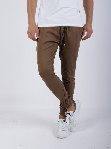 Jogger Gabardina Elastico Tobillo Y Cintura · El Don ·