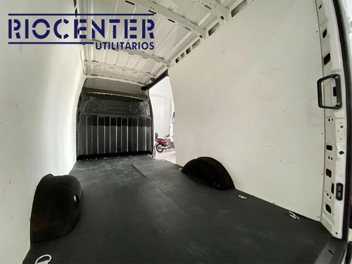 Imagem 4 de 11 de Iveco Daily - 2020/2020 2.3 Hpi Diesel 30-130 Furgão Manual