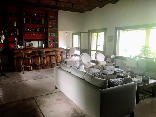 Casa Estilo Campo De Dormitorios 2 En Suite. Parrilla, Piscina. Garaje Para 2 Autos. La Escondida