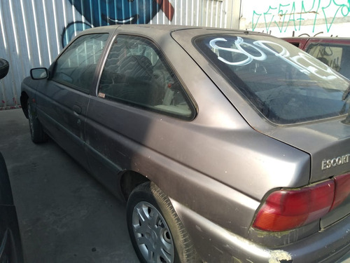 Ford Escort Gl 16v 1997 Sucata Para Retirada De Peças