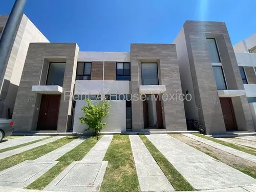 Casa Con Amenidades Y 3 Recámaras - Altos De Juriquilla. Renta