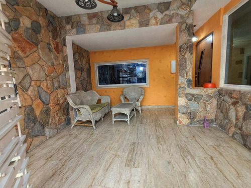 Town House En Venta Urbanizacion El Bosque Residencias Trapiche Valencia. St