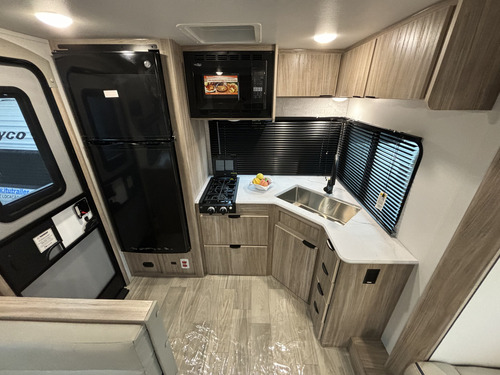 Trailer Importado Winnebago 2326rk - 0km - Y@w2