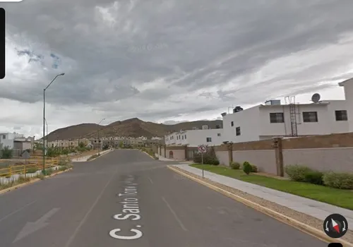 Casa En Fraccionamiento Paseo De Los Leones, Con 3 Recamaras, A Unos Minutos De Escuela Normal Superior.