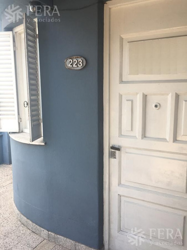 Imagen 2 de 13 de Venta De Casa 3 Ambientes En Quilmes Con Cochera Y Patio ( 25484)
