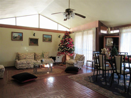 Casa En Venta De 8 Dorm. En La Florida