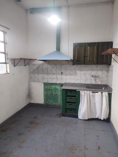 Casa En Lote Propio Con 2 Dormitorios, Entrada Auto, Jardín, Terreno, Lavadero Cubierto, Amplio Galpón