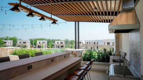 Casa En Venta En Los Lirios En Montemorelos