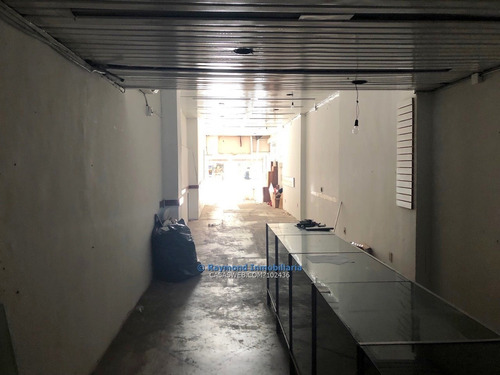 Excelente Local En Alquiler 18 De Julio Y Cuareim - 125m2