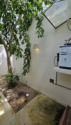 Casa Jardines De Una Planta De 4 Recamaras En Venta, Cholul.