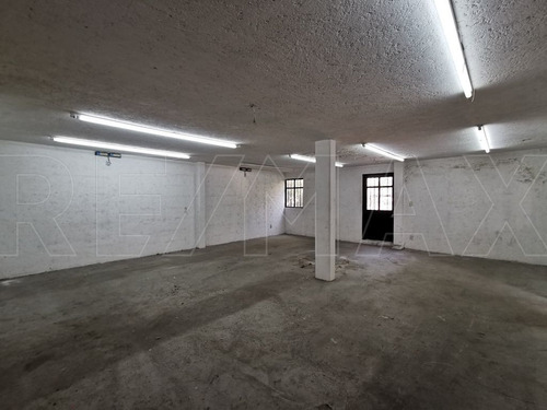 Casa En Esquina Con 430 M2 De Construcción.