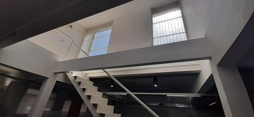 Oficina De 221 M2. En Casco Histórico. Ideal Para Renta.