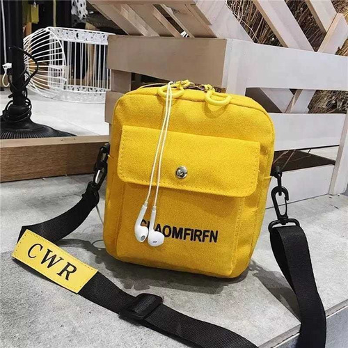 Bolsa Mini Coreana Cwr Acambamento dos ferragens Níquel Cor Amarelo Cor da correia de ombro Preto Desenho do tecido Liso