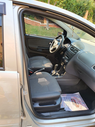 Imagem 12 de 15 de Volkswagen Fox Trend 1.0 Total Flex 5p Ano 2012