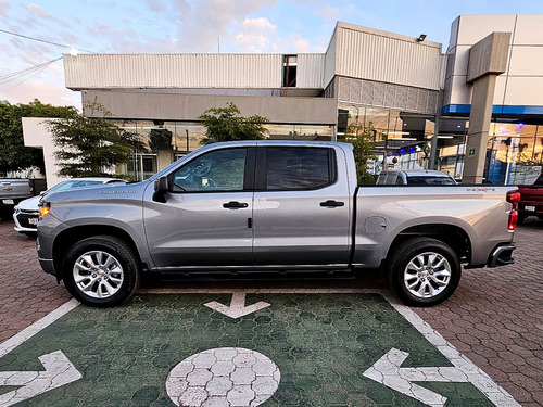 Chevrolet Silverado 5.3 V8 Custom Doble Cabina 4X4 At