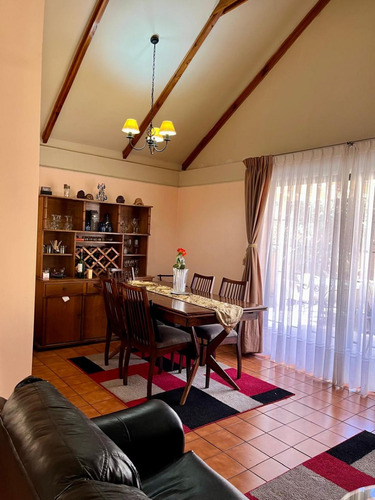Hermosa Casa Excelente Ubicación - Pasaje Cerrado