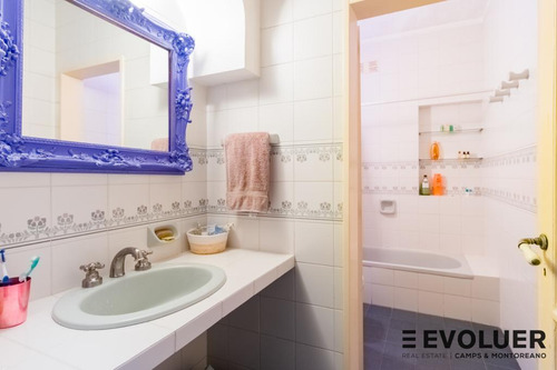 Magnífica Casa De Estilo Para Vivienda, Oficinas O Desarrollo En Barrio Norte