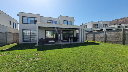 Casa En Venta De 4 Dorm. En Colina Chicureo