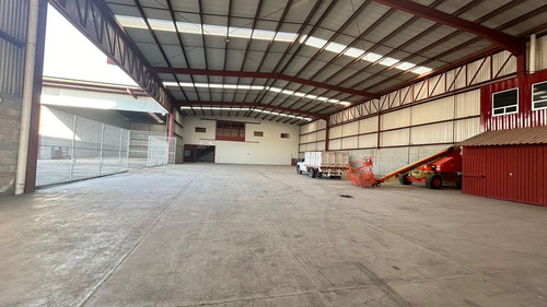 Nave Industrial O Bodega Venta O Renta En Ave Principal De Xonacatlan, Límite Con Lerma.