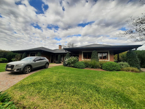 Venta Casa 4 Ambientes La Concepción Con Pileta