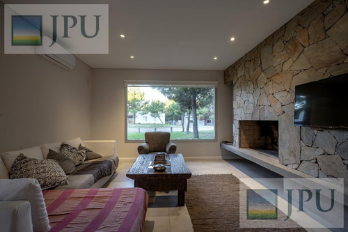 Imagen 16 de 30 de Casa En Venta - Costa Esmeralda - Residencial