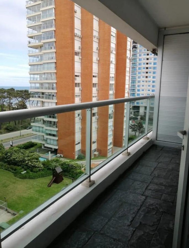 Imagen 7 de 10 de Luminoso Apartamento De 1 Dormitorio Y 1/2 En Edificio Palm Beach Para Alquiler De Temporada