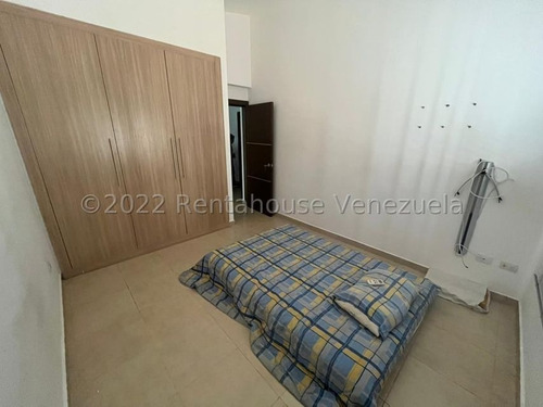 Imagen 15 de 27 de Casa En Venta En Valles De Camoruco Valencia 22-15578 Gerardo Guillén Rentahouse