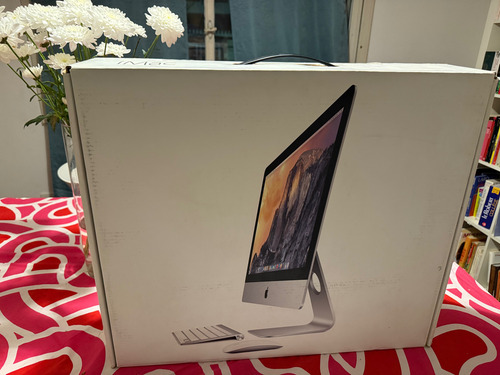 Apple Imac 21.5 + Caja Original Core I5 / 8gb / 1tb Imp Plateado (Usado)
