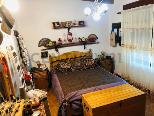Venta De Casa Quinta En Abasto Apta Credito