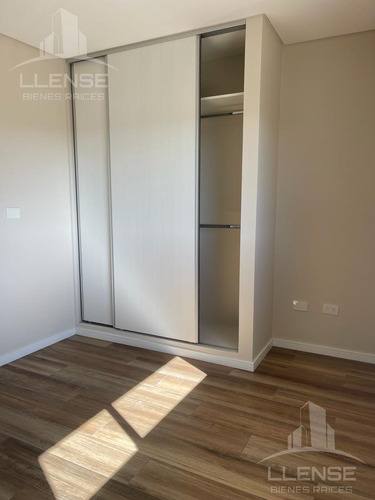 Departamento En Duplex 5 Ambientes En Venta - Complejo Klover Plaza - Bernal