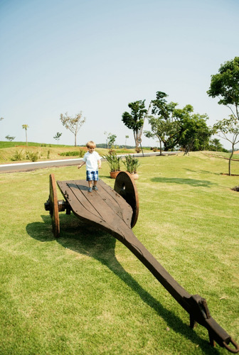 Terreno No Condomínio Alto Padrão Fazenda Serra Azul