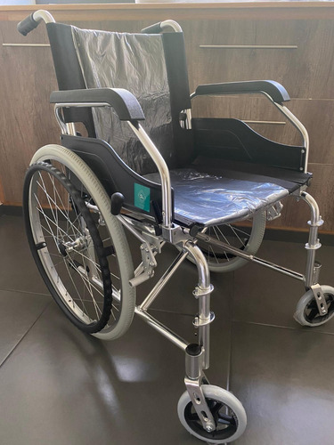 Imagen 2 de 5 de Silla De Ruedas De Aluminio Plegable 1 Año De Garantía