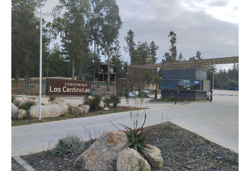 Parcela Con Hermosa Y Amplia Casa Nueva En Condominio Los Ce