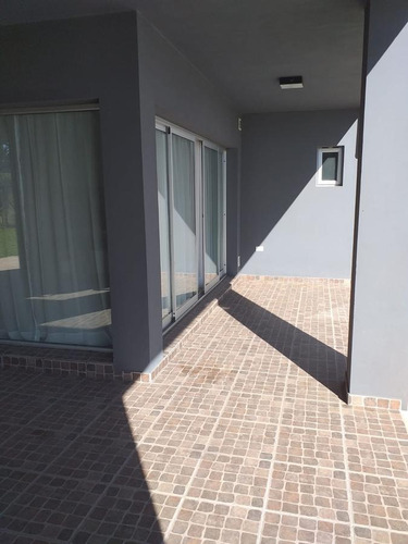 Imagen 8 de 20 de Impecable Quinta En Chacabuco En Venta, Con Pileta.