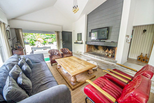 Casa En Venta De 4 Dormitorios En San Rafael