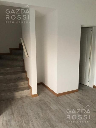Imagen 3 de 11 de Hermoso Departamento En Duplex En Complejo Main Park, Canning
