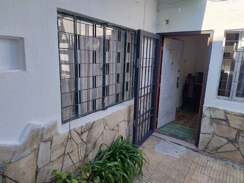 Parque Batle Venta Apartamento 2 Dormitorios En Pb Con Patio Al Frente.