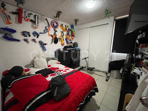 Departamento En Tercer Piso A Una Cuadra De Plan De Ayala