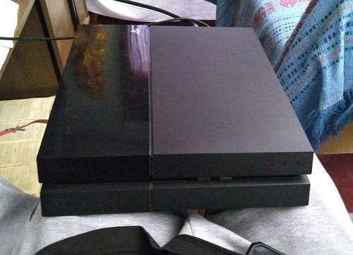 Sony Playstation 4 500gb Color  Negro Con Mando Y Tres Juegs