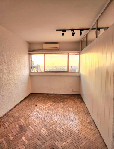 Alquilo Comodo Apartamento De 1 Dormitorio Con Cochera Acepta Luc Como Garantia, Centro.
