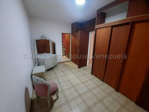 Casa Tipo Dúplex En Alquiler. Urb. Los Palos Grandes.