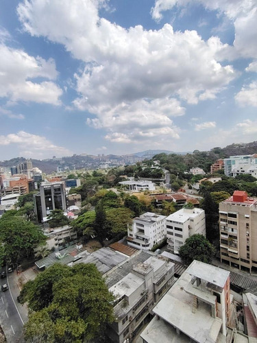 Extraordinario Y Distintivo Apartamento A La Venta En Las Mercedes.