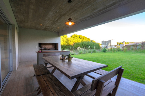 Imagen 6 de 14 de Residencial 1 193 Hermosa!