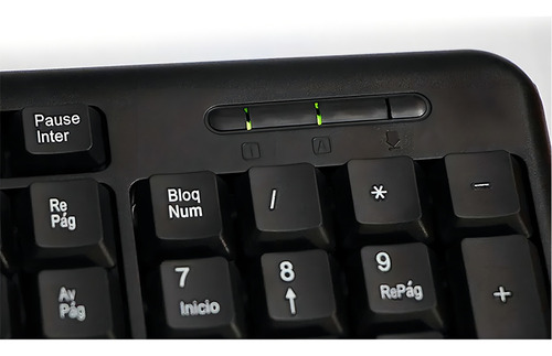 Kit Teclado Y Mouse Argomtech Usb Clásico Español Mouse Negro Teclado Negro