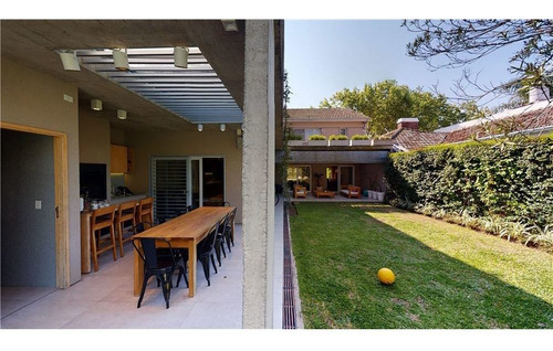 Imagen 18 de 30 de Casa En Venta En Olivos Con Pileta Y Jardin