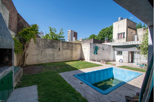Imagen 4 de 29 de Venta De Casa Con Gran Patio En Pichincha
