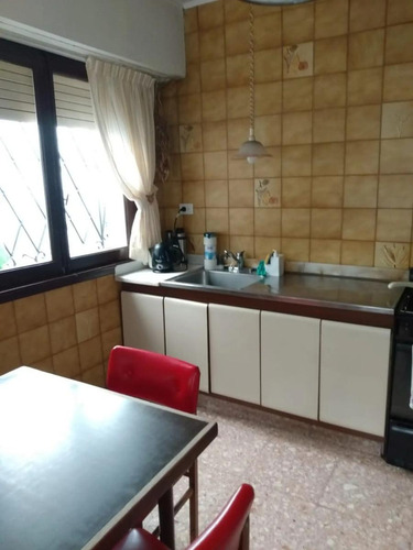 Casa En Venta - 2 Dormitorios 1 Baño - Cochera - 250mts2 - Morón